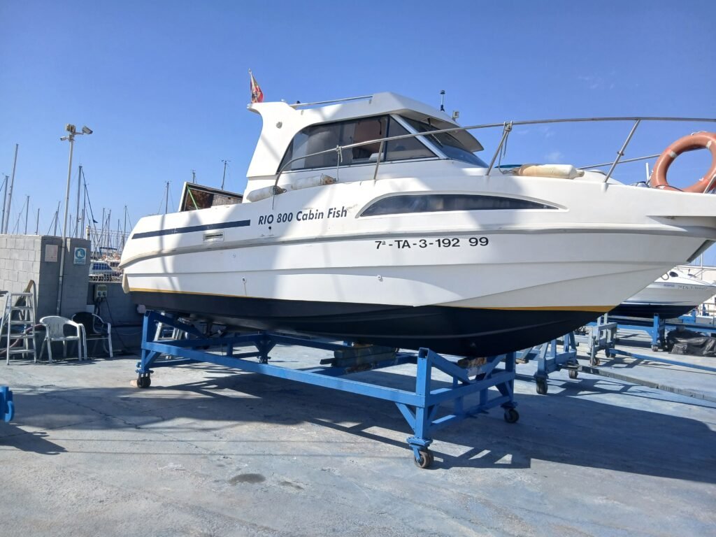 Rio 800 cabin fish en Marina Port Premià (1999) de ocasión en Marina Port Premià