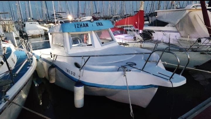 Catamaran técnicas de poliester en Vilanova i la Geltrú